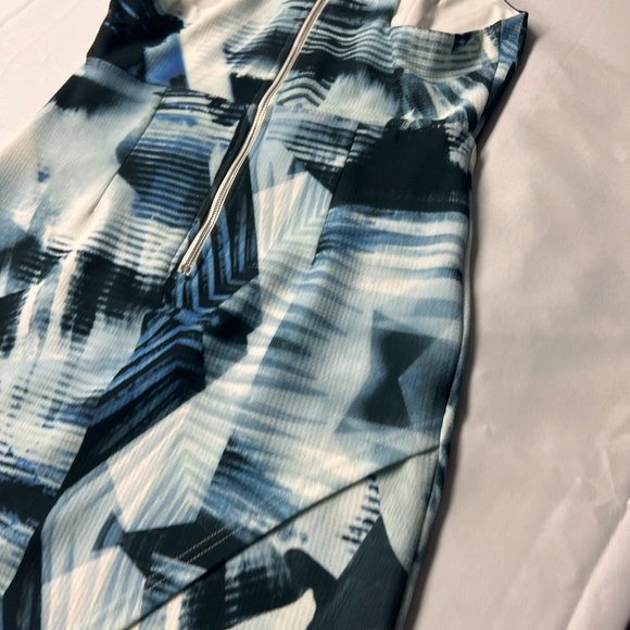 Etiquette - Picture 5 of 9